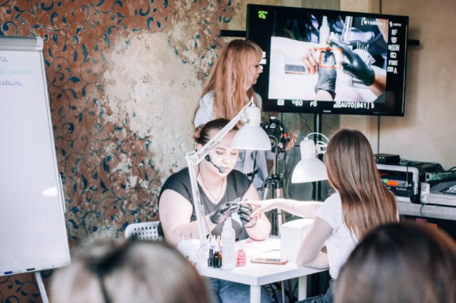 Як розкрутити Іnstagram і «напиляти» на відпочинок на островах: у Луцьку – масштабний захід для майстрів манікюру*