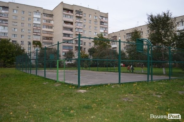 У Луцьку відремонтували двір за 2,5 мільйона. ФОТО