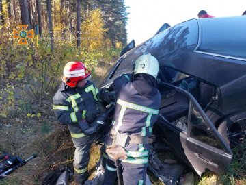  Під час ДТП на Волині конструкціями затисло водія та пасажира
