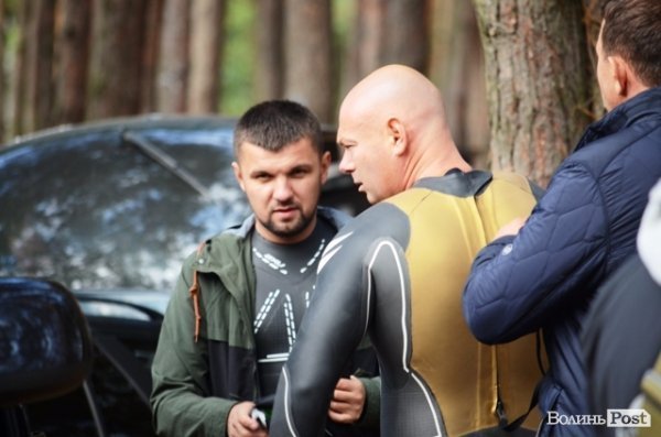 Заплив Гузя та Палиці через Згоранське озеро: як це було. ФОТОРЕПОРТАЖ