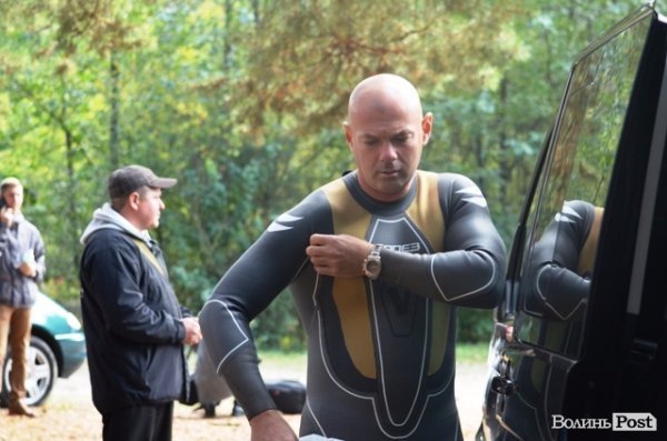 Заплив Гузя та Палиці через Згоранське озеро: як це було. ФОТОРЕПОРТАЖ