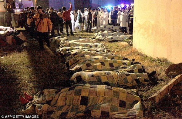 У Китаї автобус із людьми зірвався з мосту. ФОТО. ВІДЕО