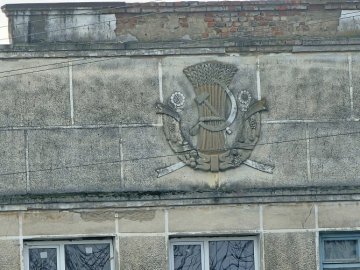 У волинській громаді на будівлі досі висить серп і молот