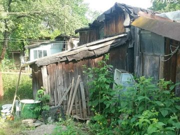 На луцькій вулиці хочуть знести занедбані сараї. ФОТО