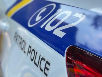 У Луцьку патрульні відвезли додому 6-річного хлопчика, який пізно ввечері перебував  у торговому центрі. ВІДЕО