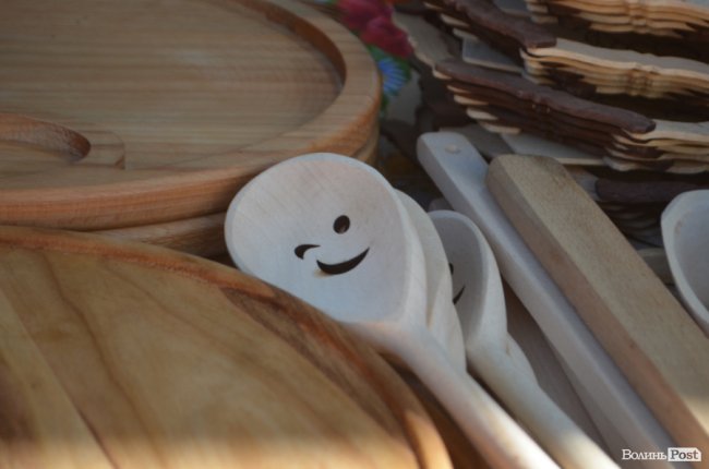 Від і до: що та за скільки продають народні умільці у центрі Луцька. ФОТО