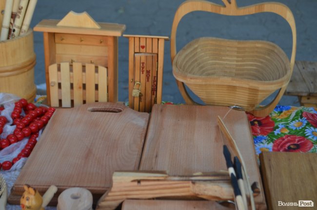 Від і до: що та за скільки продають народні умільці у центрі Луцька. ФОТО