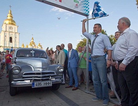Кличко випробував електромобіль та сегвей. ФОТО