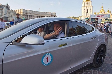 Кличко випробував електромобіль та сегвей. ФОТО