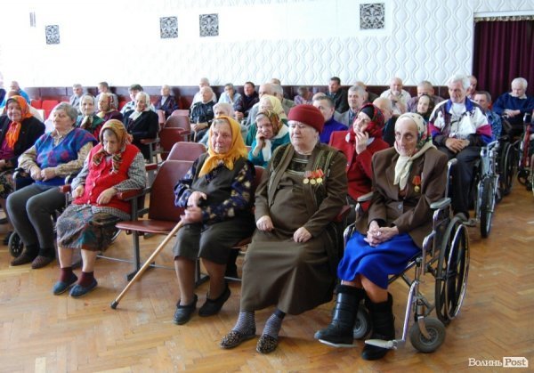 Луцьких ветеранів порадували солодощами