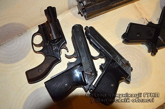 За тиждень правоохоронцям здали 16 зразків зброї. ФОТО