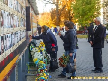 У Луцьку вшанували пам'ять про загиблих у війні на Сході України. ФОТО