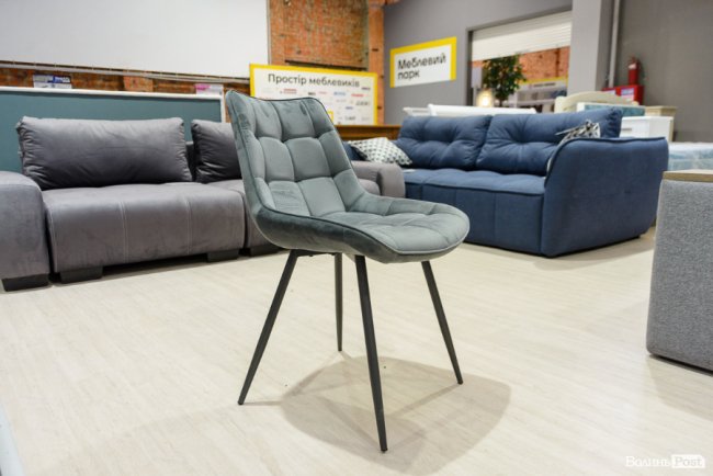 У Новий рік – із новими меблями: у луцькому торговому центрі «Нова Маркет» – знижки на столи і дивани. ФОТО*