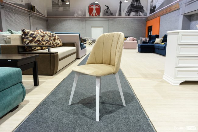 У Новий рік – із новими меблями: у луцькому торговому центрі «Нова Маркет» – знижки на столи і дивани. ФОТО*