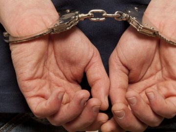 Злодій на автостанції пограбував підлітка