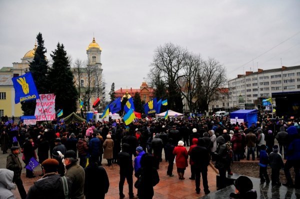 Віче на луцькому Майдані. ФОТО