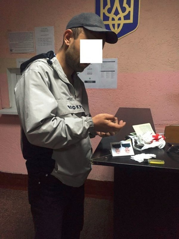 У Луцьку злодій розбив вітрину магазину і викрав техніку. ФОТО