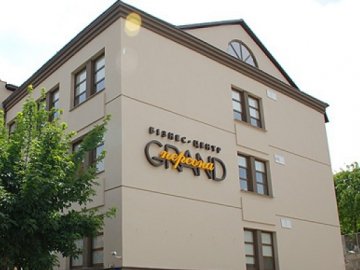 Сучасний бізнес-центр у Луцьку*