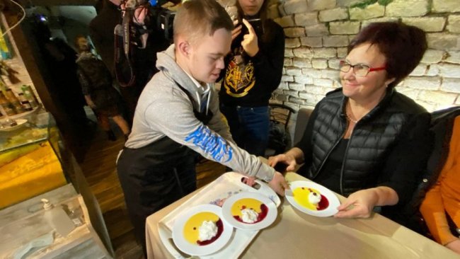 У луцькій кав'ярні презентували десерти, які готувала Леся Українка. ФОТО. ВІДЕО