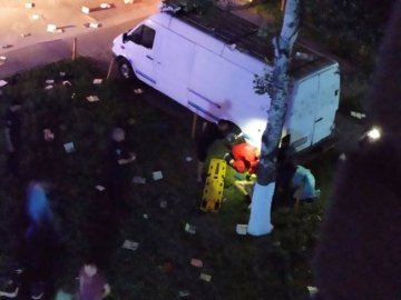 Сварка з дівчиною та книжки у вікно: повідомили деталі падіння юнака з 9 поверху у Луцьку. ВІДЕО