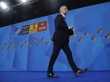 «Росія несе всю відповідальність. Немає вини України з ракетою ППО у Польщі», –  Столтенберг