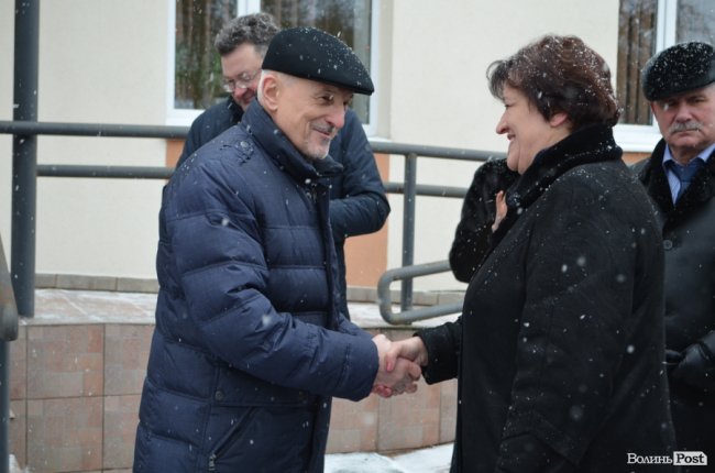 У Луцьку сімейним лікарям вручили ключі від новеньких автівок. ФОТО