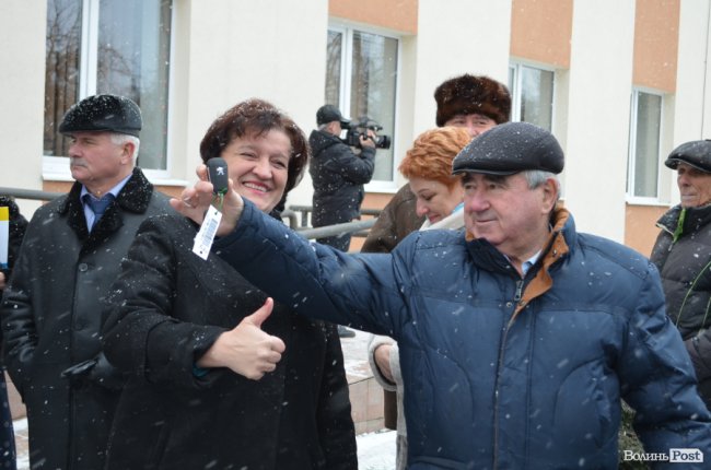 У Луцьку сімейним лікарям вручили ключі від новеньких автівок. ФОТО