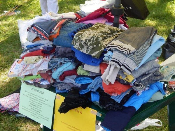 У Луцьку біженцям зібрали речі. ФОТО