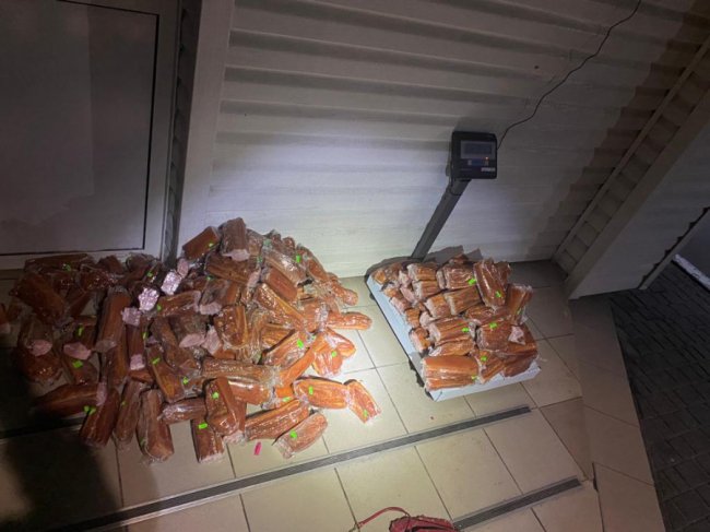 Волинянин віз через кордон майже 100 кілограмів копченого бочка. ФОТО