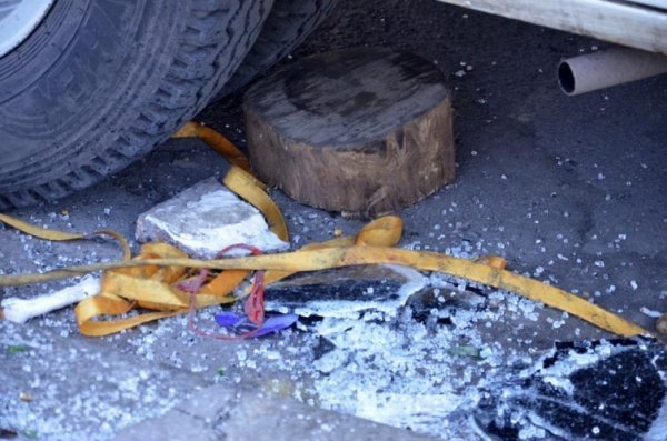 На місце загибелі українця у Донецьку приносять квіти. ФОТО