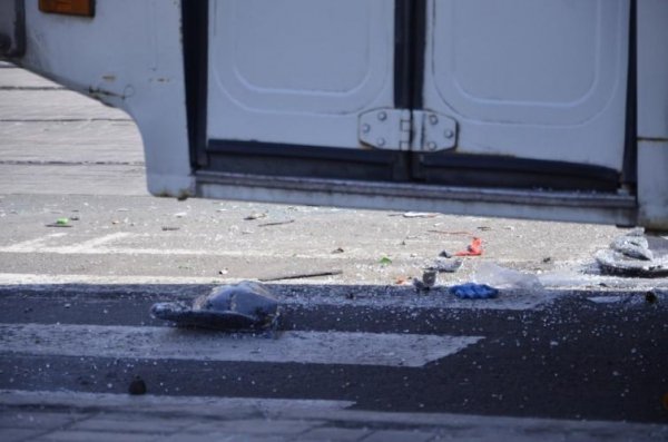 На місце загибелі українця у Донецьку приносять квіти. ФОТО