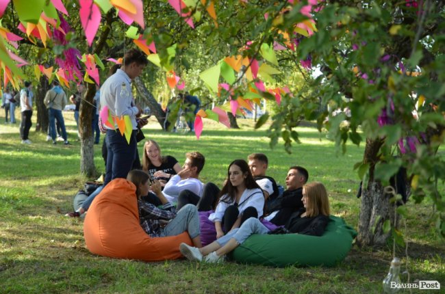  Як у луцькому «політесі» вітали першокурсників. ФОТОРЕПОРТАЖ