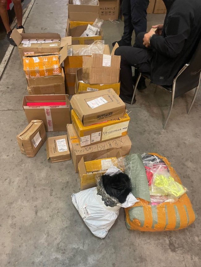 Антидронова рушниця і «Луї Віттон»: на «Ягодині» викрили перевізника із незадекларованим товаром на понад мільйон