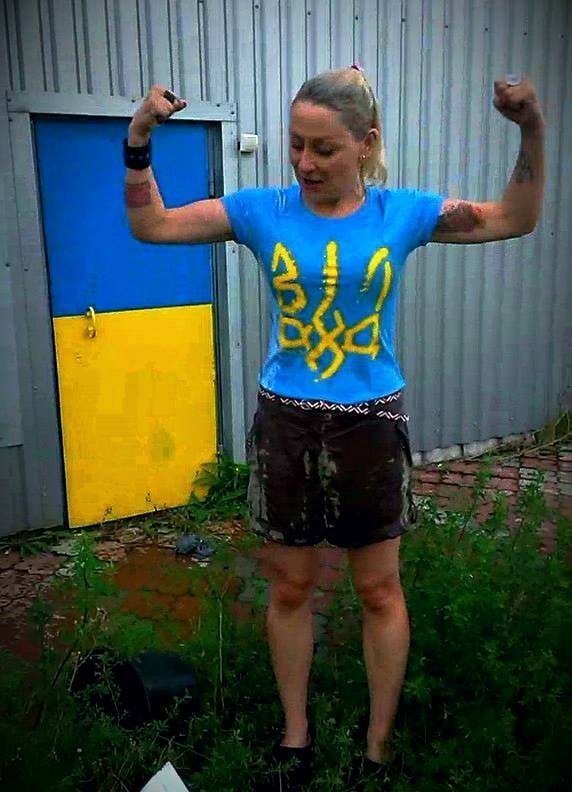 Волинська ведуча вилила на себе відро води й кинула виклик зіркам. ФОТО. ВІДЕО