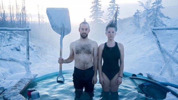 Замерзла пара з Анкоріджа, штат Аляска, США. (Фото: Натаніель Уайлдер)