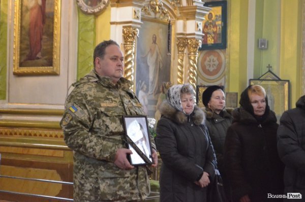 У Луцьку прощалися із загиблим «кіборгом». ФОТО