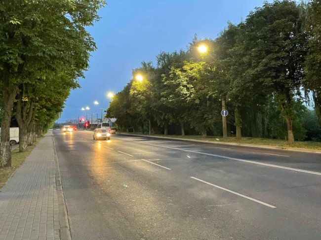 На Набережній у Луцьку встановили сучасне LED-освітлення. ФОТО
