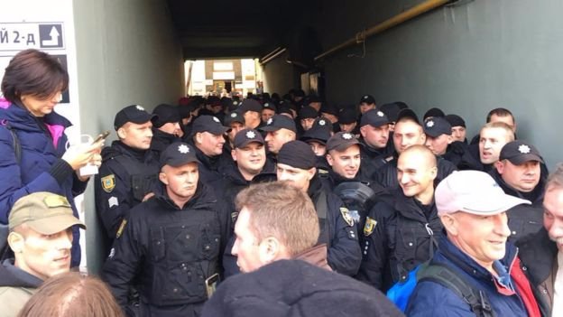 Під Верховною Радою встановили намети