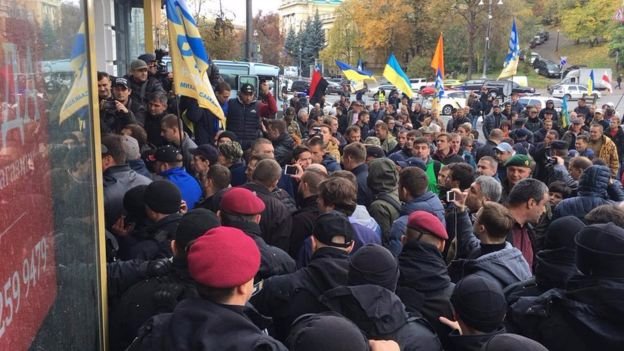 Під Верховною Радою встановили намети