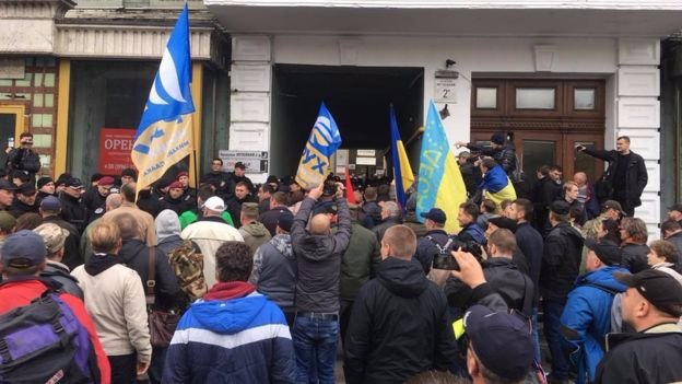 Під Верховною Радою встановили намети