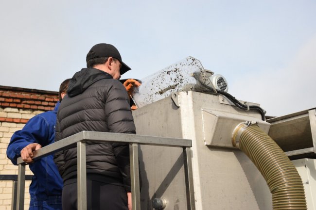 Зменшує об'єм відходів у 3-4 рази: у Луцьку презентували нове обладнання для очисних споруд