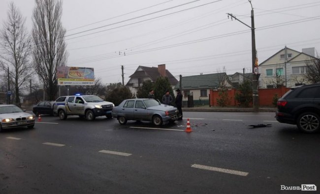 У Луцьку зіткнулися легковик та позашляховик
