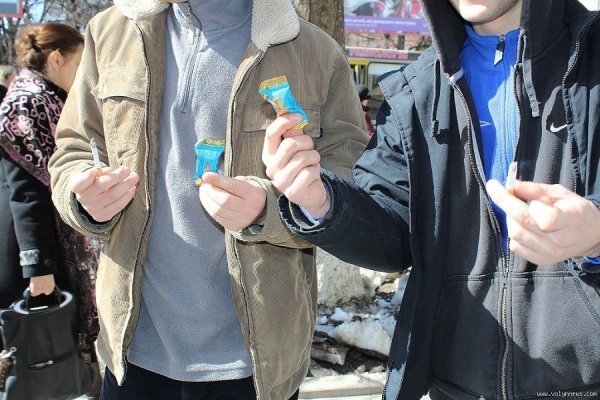 Як у Луцьку цигарки міняли на цукерки. ФОТО