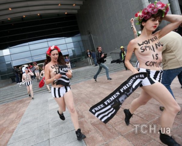 FEMEN «атакували» Європарламент. ФОТО