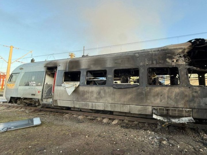 Через російський обстріл Укрзалізниці, затримались і декотрі потяги, що курсують через Волинь 