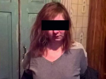 Луцькі патрульні врятували п'яну жінку, яка заснула при дорозі