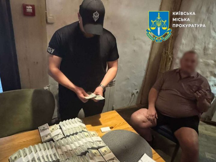 На Волині продавали посаду директора держпідприємства за 500 тис. доларів США: двох чоловіків затримали за шахрайство