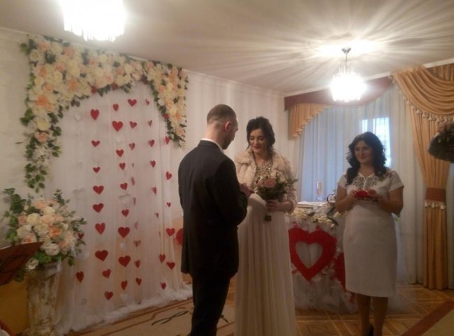 Щоби дату пам'ятав: у День Валентина в Луцьку побралися 27 пар