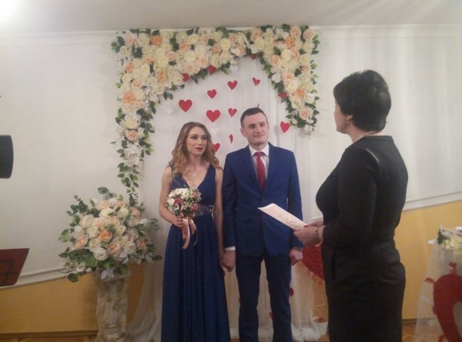 Щоби дату пам'ятав: у День Валентина в Луцьку побралися 27 пар