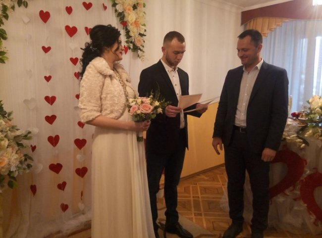 Щоби дату пам'ятав: у День Валентина в Луцьку побралися 27 пар